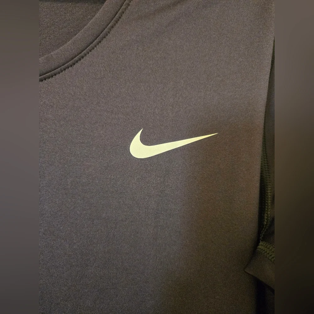 Nike Women's Gray Long Sleeve‎ Top